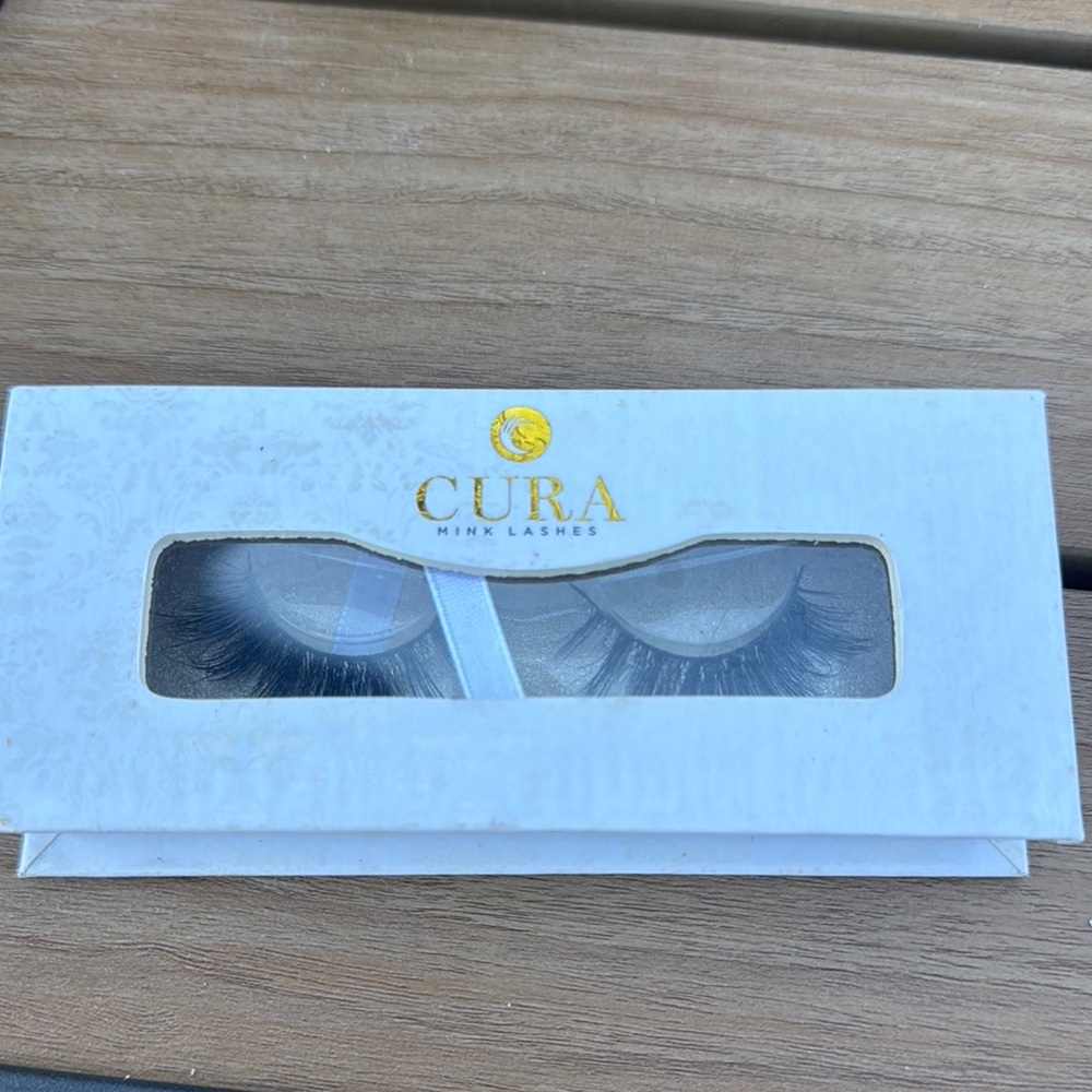 Cura Mink Lashes